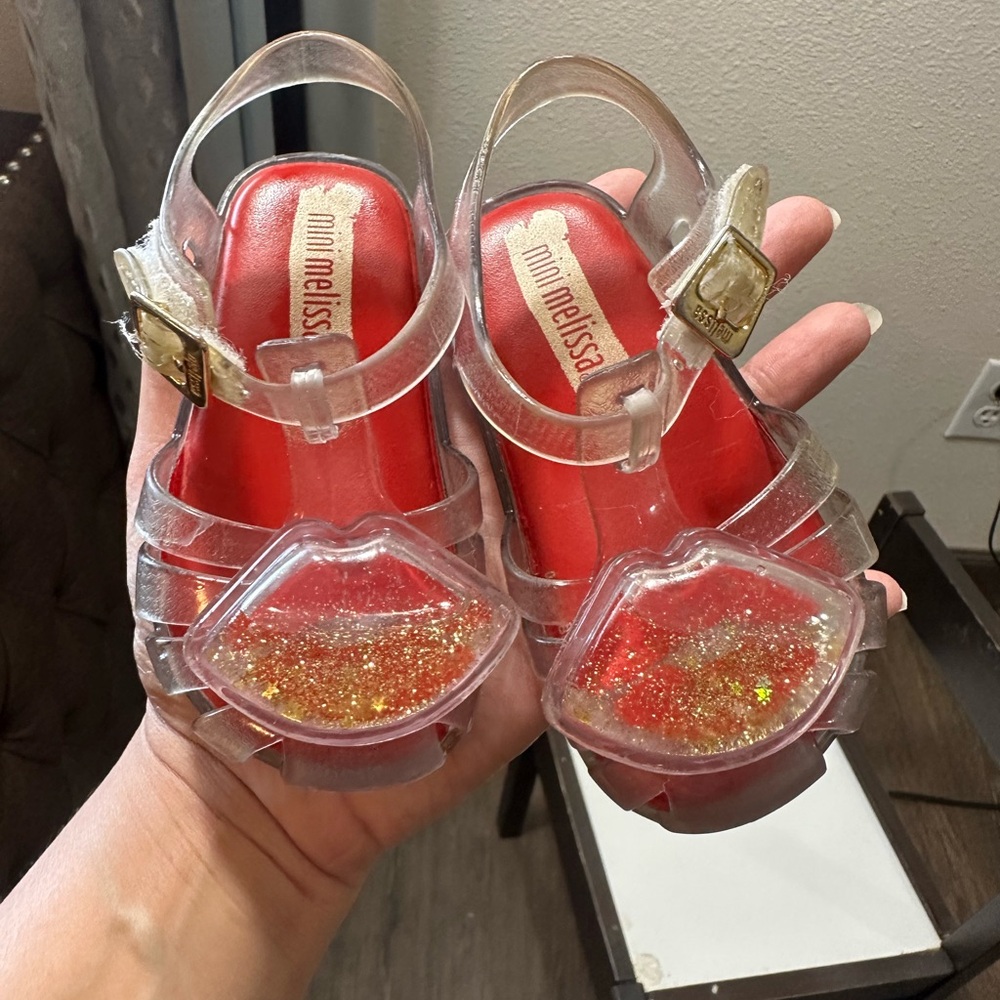 Mini Melissa Aranha Lip Size 6Girls
Clear Red Gold Jellies Sandals